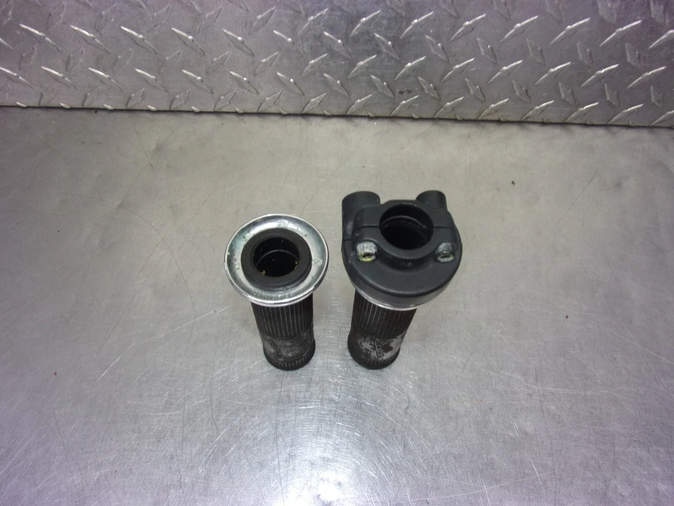 931 A VESPA GTS 300 IE 2013 OEM THROTTLE TUBE GRIP (TWO) - image 2 of 4