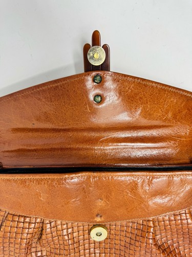 Pochette pochette vintage anni 70 Susan Gail pelle intrecciata marrone chiusura lucite - Foto 8 di 22