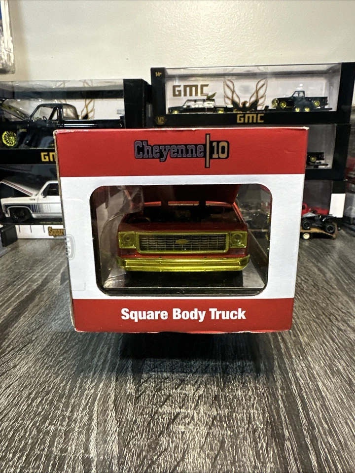M2 Machine 1:24 1973 Chevrolet Cheyenne 10 Red/White Square Body Truck CHASE - Image 4 of 4