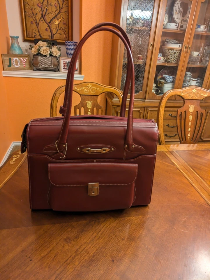 Portátil MCKLEIN de cuero rojo profundo 17"X 13"X 4" Foto 3 de 4