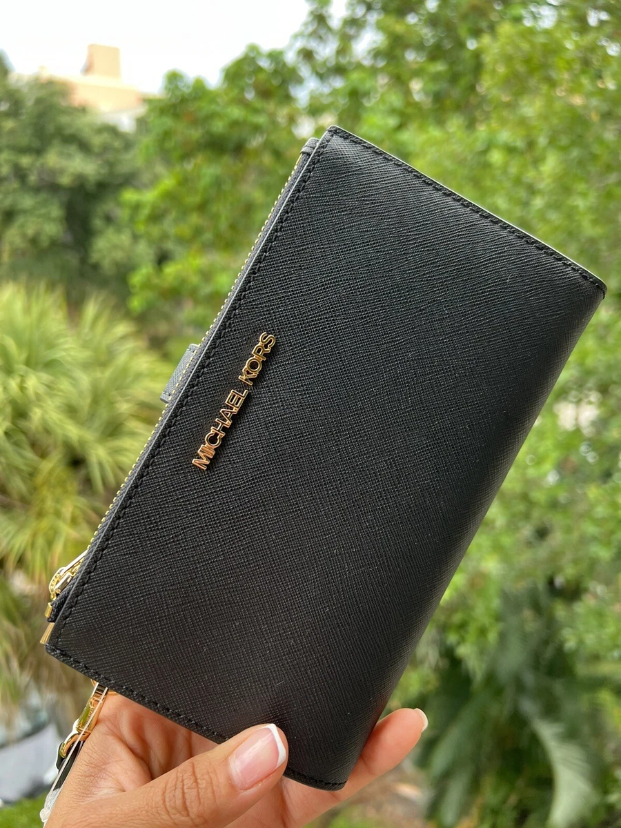 The Zip Wallet in Leather