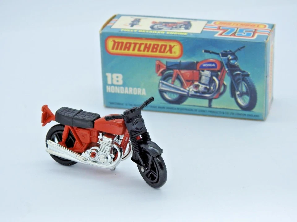 MATCHBOX HONDARORA MOTORCYCLE No.18 RED WITH BLACK WHEELS MINT IN L BOX 1975-80 - Image 3 of 4