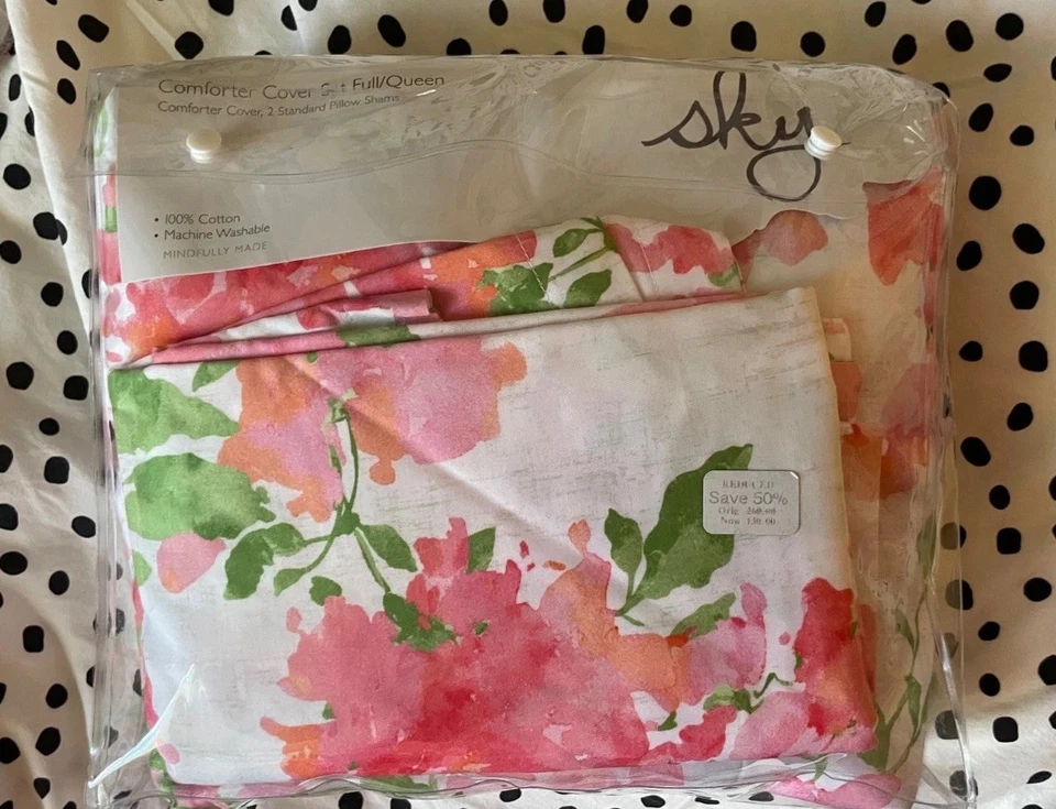 Sky Hydrangea, floral flower Full / Queen Duvet Cover & Shams Set Pink ** - Image 4 of 4