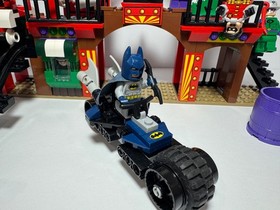 LEGO DC Comics Super Heroes: The Dynamic Duo Funhouse Escape (6857)