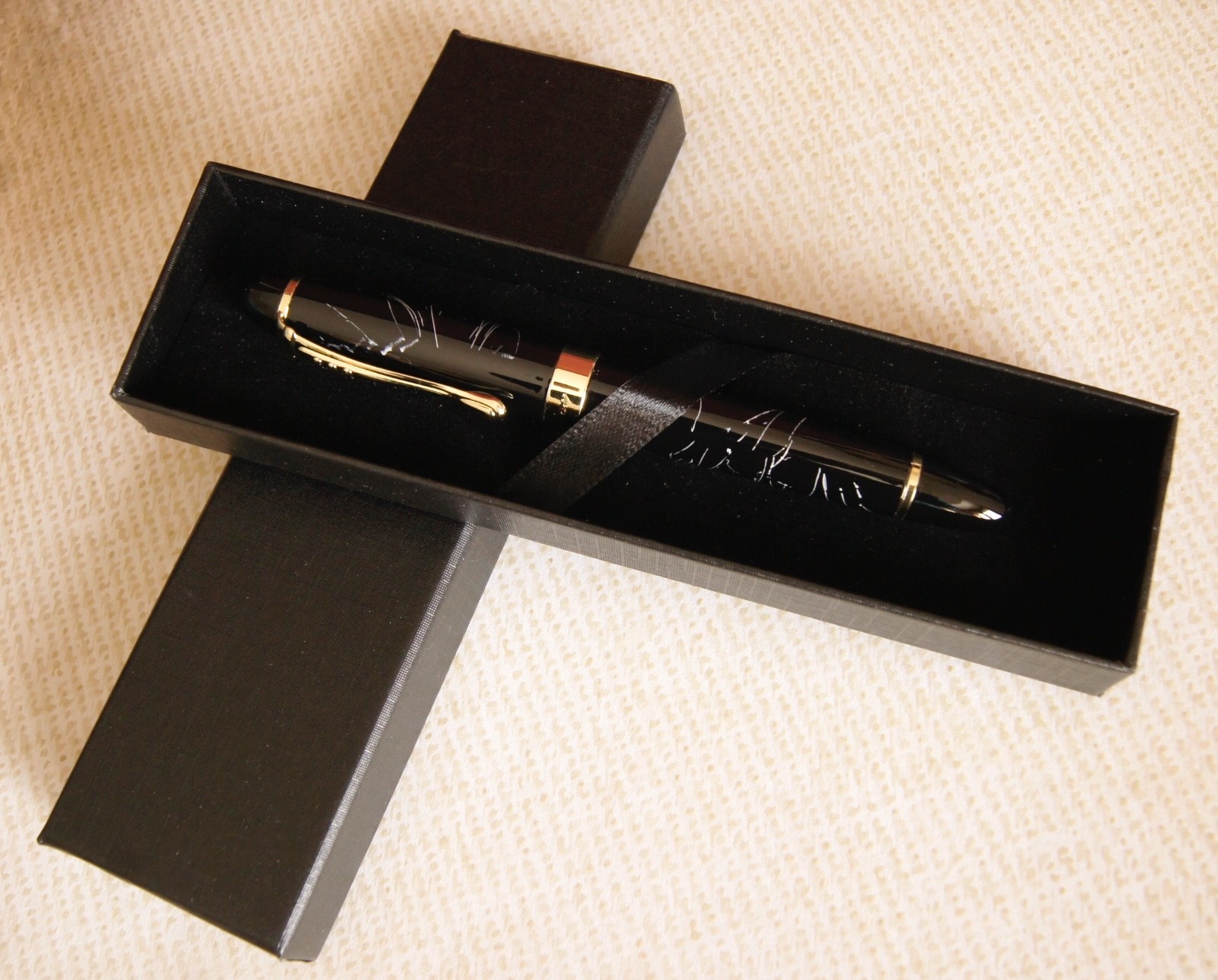 Jinhao 650 Füllfederhalter Mit Redwood-Griff & 18KGP-Feder - Schwarz, Mittlere Spitze 0,5 Mm, Inkl. Konverter