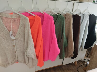 MADE IN ITALY kurze oversized Strickjacke goldfarbene Knöpfe 38 40 42  NEU