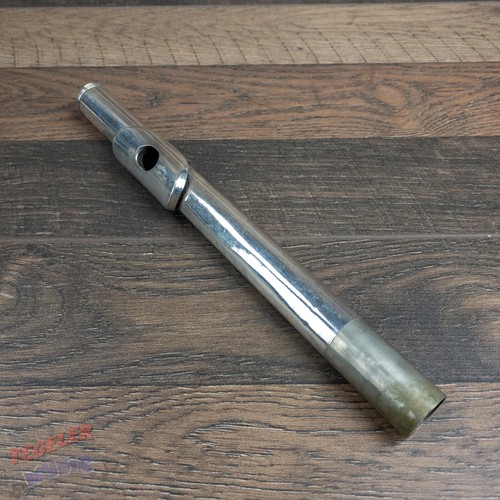 Used Armstrong 104 Flute-Closed Hole-Not Working, For Repair or Parts-Hard Case - Picture 10 of 11