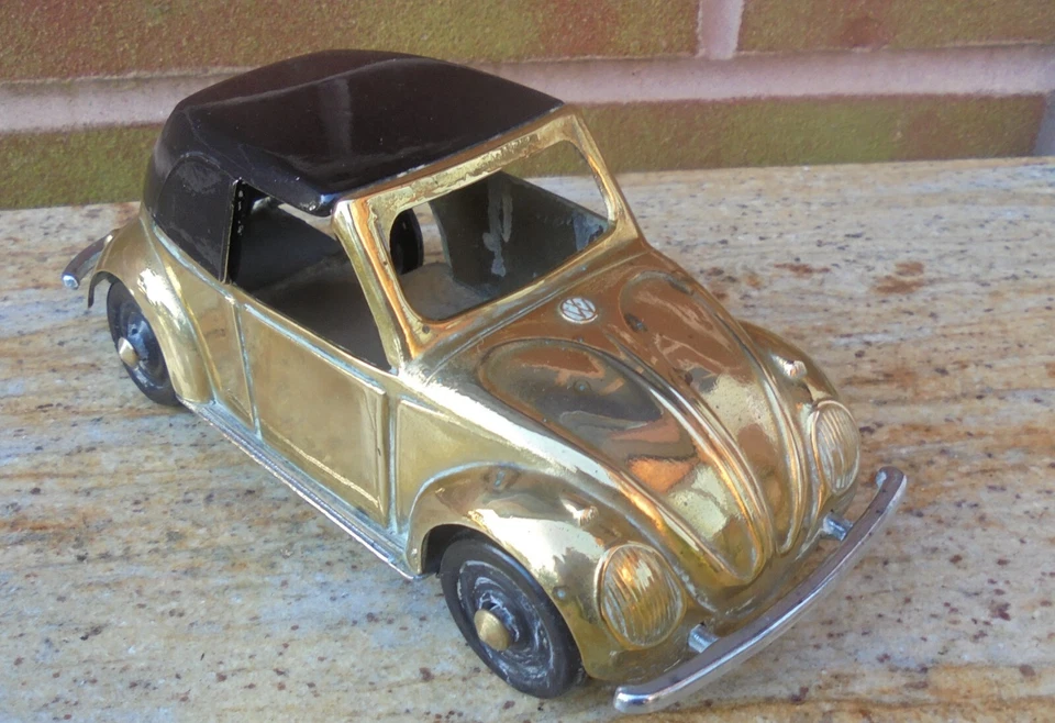 Volkswagen Beetle Cabriolet 1/21? Modelo promocional de latón marca FAL Foto 2 de 4