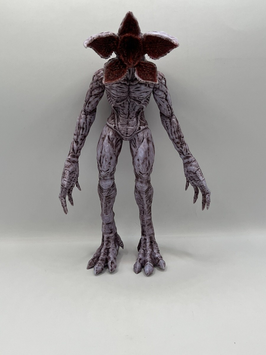 STRANGER THINGS DEMOGORGON フィギュア Amazon.com: Bandai Namco - Stranger Things - Demogorgon, 11