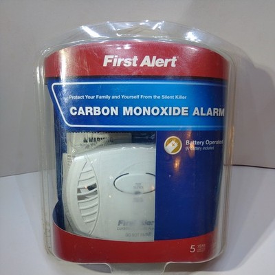 First Alert   Carbon Monoxide Alarm   AA Battery Operated   #CO400   New/Sealed!