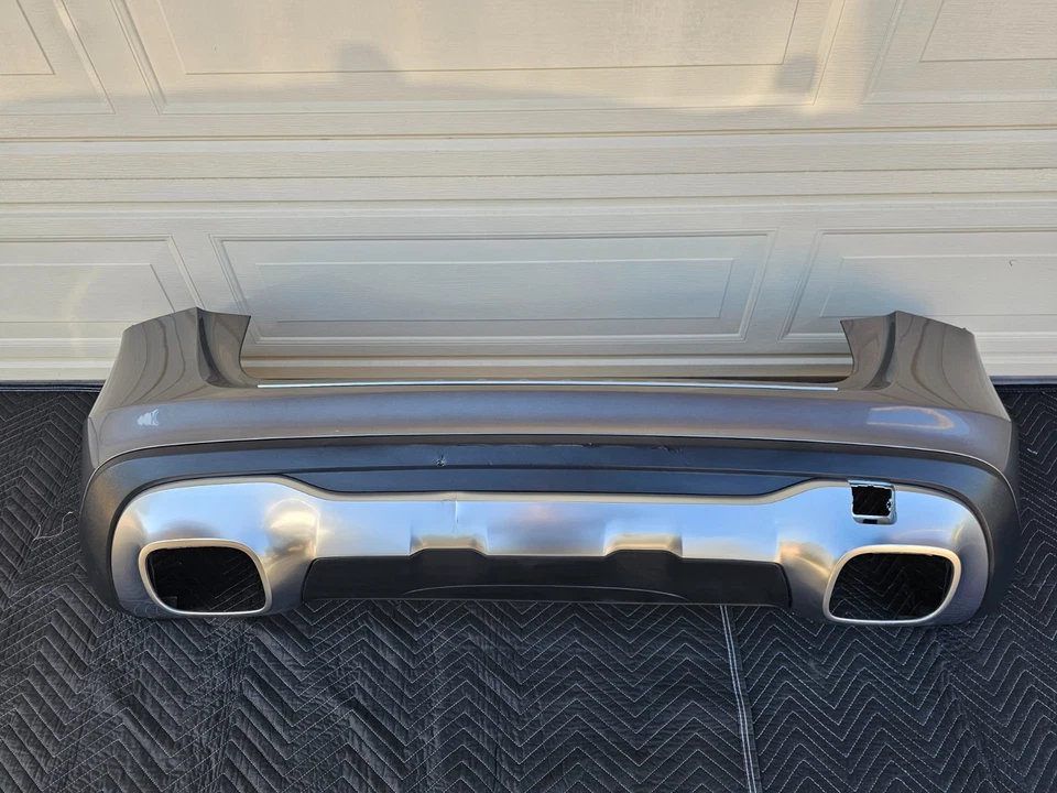 Parachoques trasero Mercedes Benz GLA 250 45 AMG 2015 2016 2017 2018 2019 2020 Foto 3 de 4