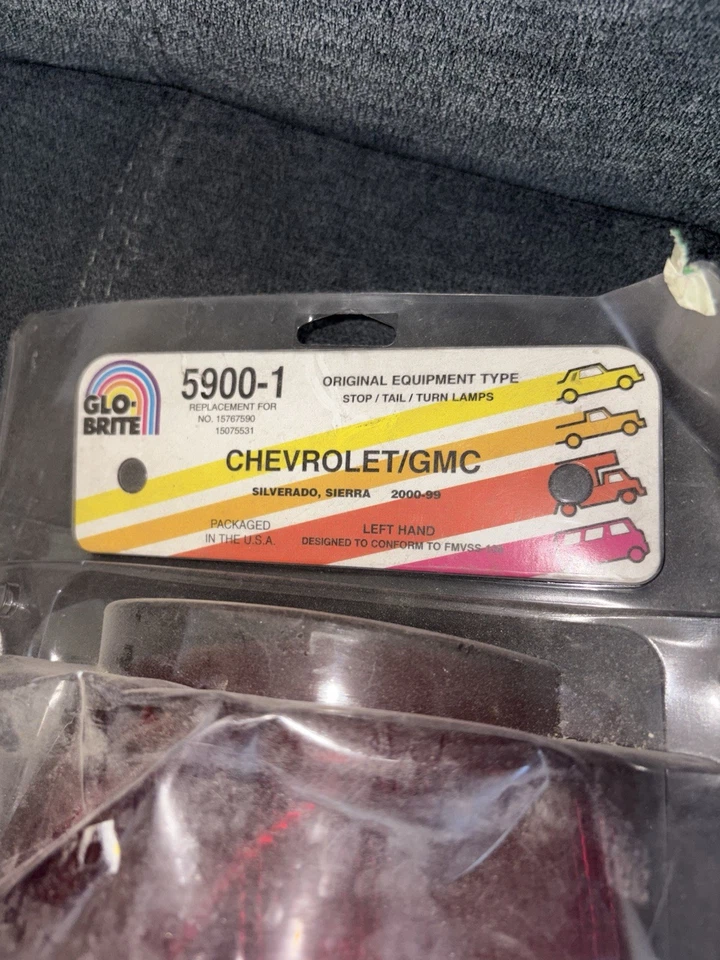 Conjunto de lámpara trasera izquierda Glo-Brite 181-1. Repl. GM 15767590 Chevrolet GMC 1999-2000 Foto 2 de 4