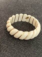 Gorgeous 14k Solid Yellow Gold Ring White Natural Stone Size 4.75