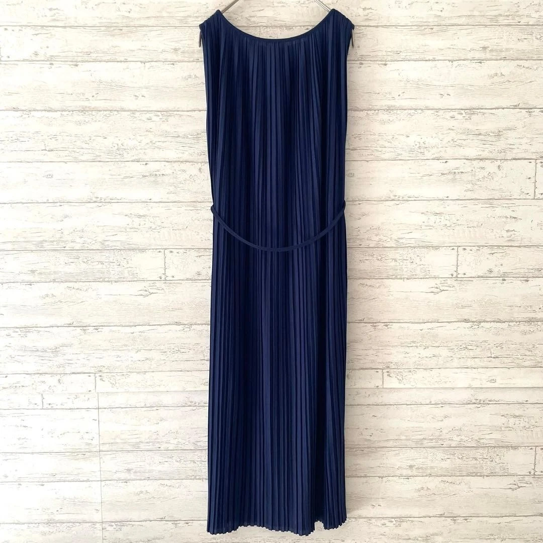 uniqlo pleated sleeveless dress Women's Pleated Dress (Sleeveless)