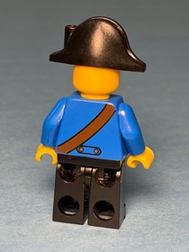 LEGO Pirates Minifig pi102 - Pirate in Blue Jacket - Light Scratches/No Cracks