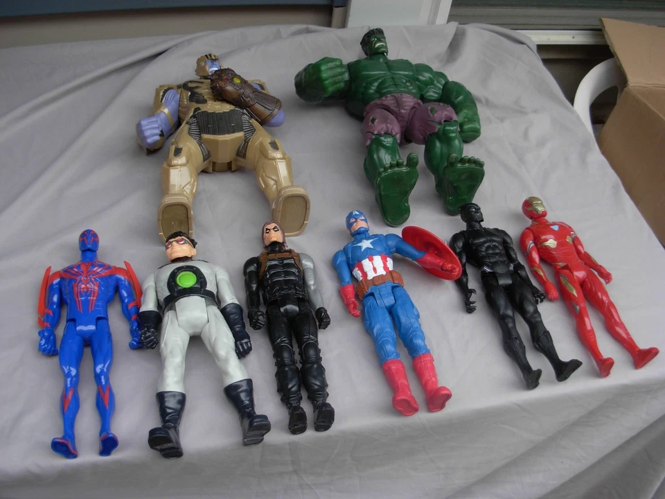 Huge Lot of 8 Marvel 12-inch Loose Action Figures SUPERHEROS, 2 -16- figures - Image 3 of 4