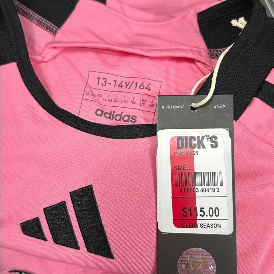 Camiseta Adidas Inter Miami Home 9 Suárez precio de venta sugerido por el fabricante $110 nueva con etiquetas juvenil talla L 13-14 años Foto 3 de 4