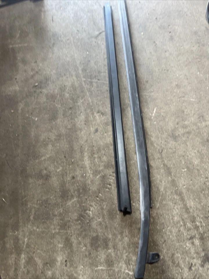 OEM Genuine Front RH Side Door Weatherstrip Belt for Nissan 370Z - Image 2 of 3