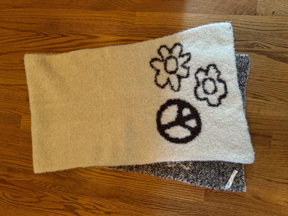 Urban Outfitters Fluffy Knit Peace/Flower Scarf Ivory/Black NWOT - Image 2 of 4