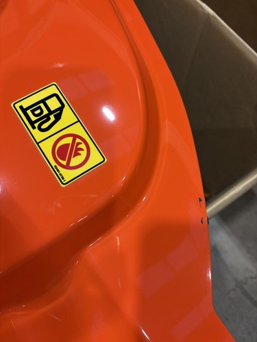 kubota kx027-4 Bonnet - Picture 6 of 8