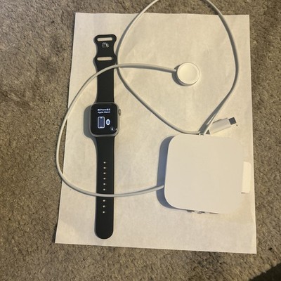 Apple Watch Series 8 - 41mm , Charger