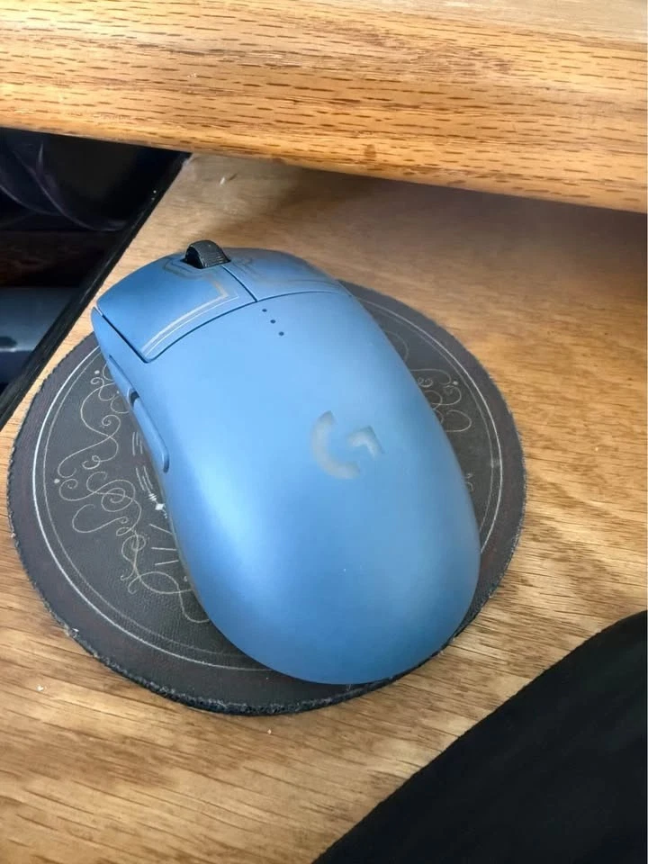 Logitech G Pro Wireless – League of Legends Edição Limitada (Design Dourado) - Imagem 2 de 4