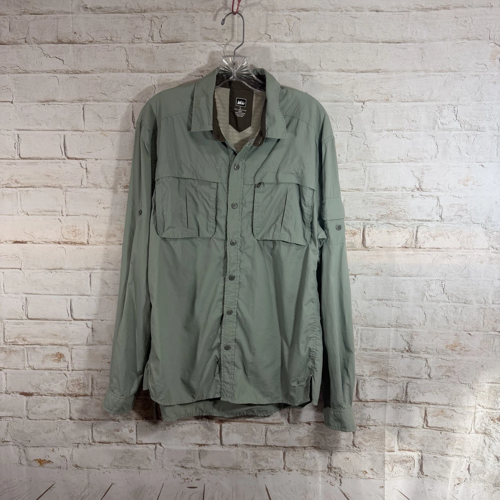 REI Shirt Mens Sz Large Green Button Up Hiking Vented Long Sleeve Outdoor