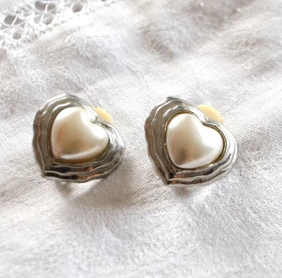 Boucles d'oreilles CLIPS vintage Coeur et perle nacré - Photo 1/4