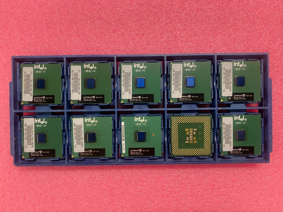 Vintage Intel® Pentium® III 800 MHz RB80526PZ800256 SL4CD Socket 370 CPU - Image 2 of 2