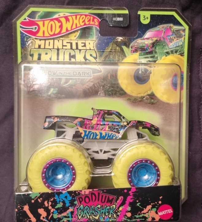 HOT WHEELS MONSTER TRUCKS 1/64 GLOW IN THE DARK PODIUM CRASHER NEW ON CARD