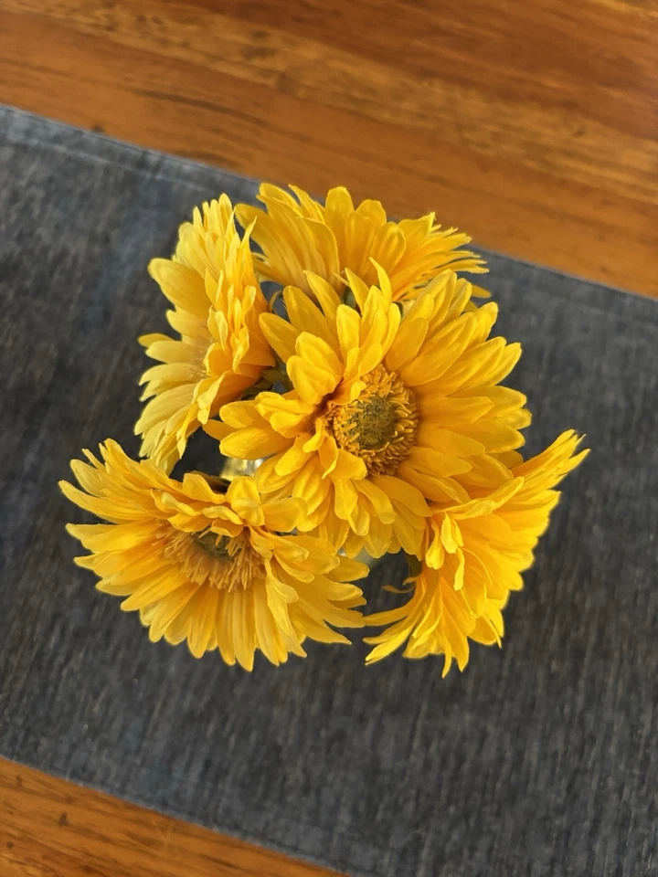 Buquê de margarida Gerbera amarelo falso vintage em vaso de vidro, alta qualidade, em excelente estado usado - Imagem 3 de 4