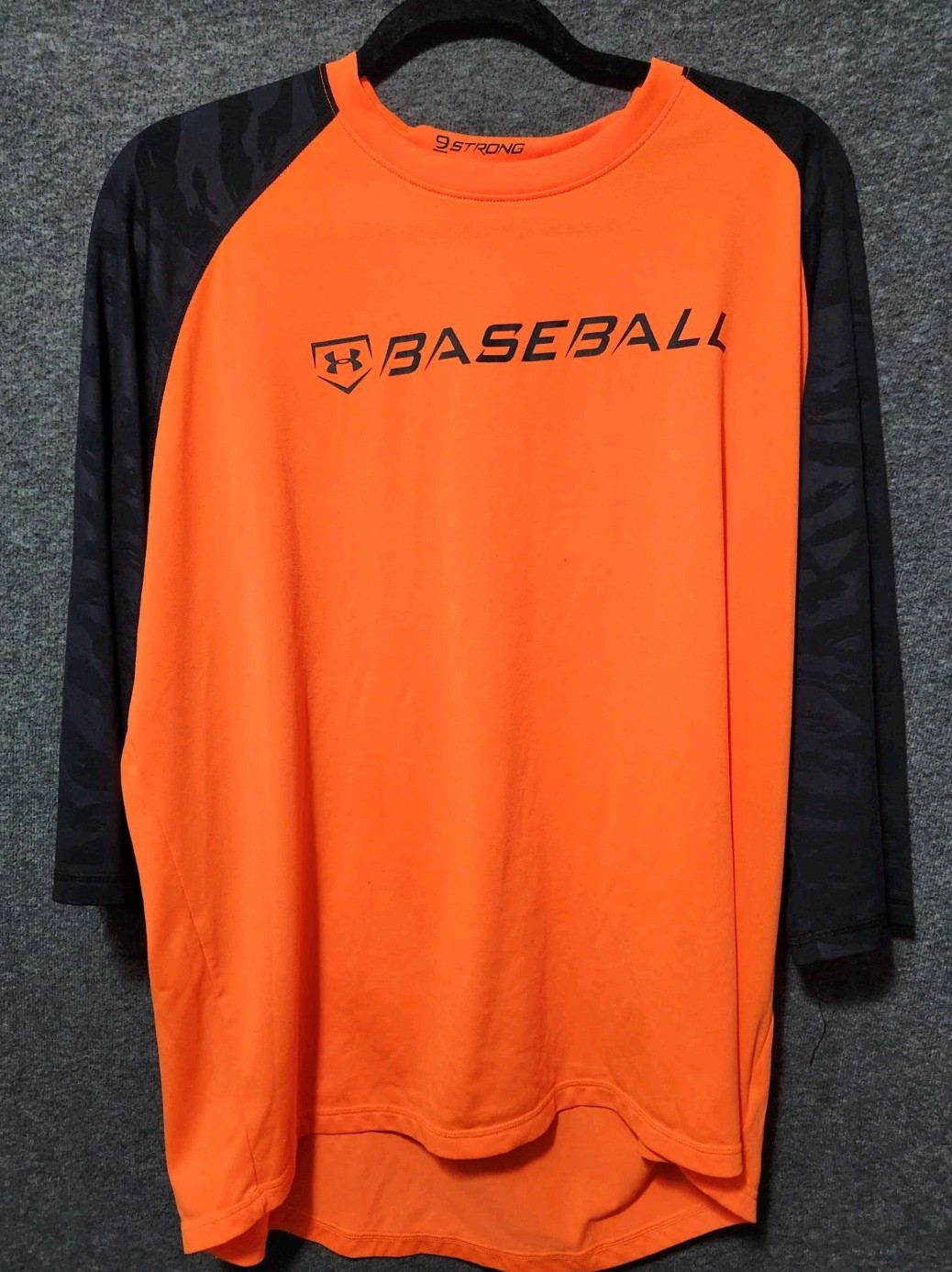 Camisa Para Hombre Underarmor 9 Fuerte Manga 3/4 XL