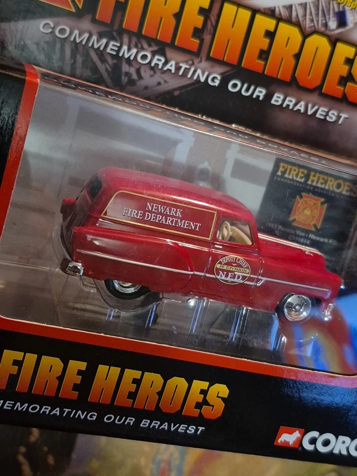 2002 Corgi Fire Heroes 1953 Pontiac Van 1/43 - Image 2 of 4