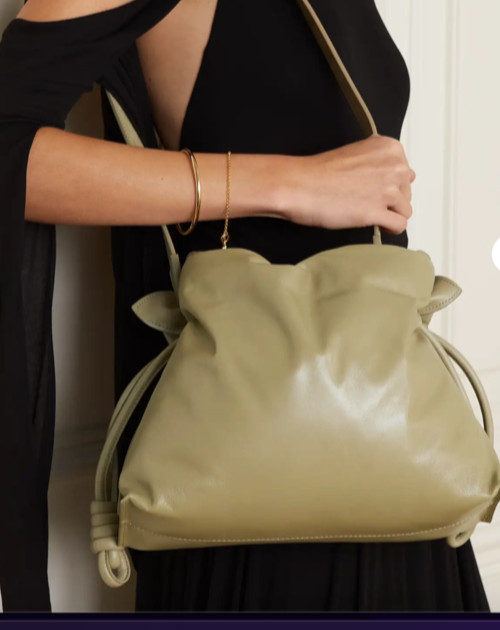 AUTÉNTICO NUEVO CON ETIQUETAS $2950 Bolso sin asas de cuero acolchado flamenco Loewe en verde arcilla