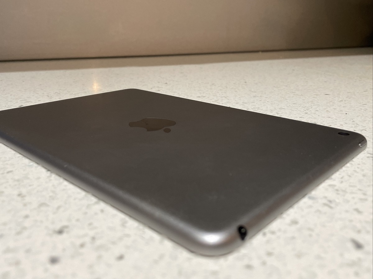 Apple iPad mini 4 128GB, 7.9in WiFi- A1538 Space Grey AU Stock