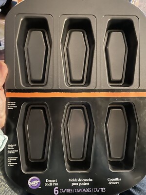Wilton NWT 6 Cavity Coffin Muffin Cake Pan