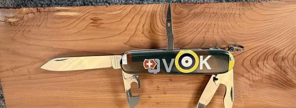 Cuchillo Victorinox Swiss Army Tinker Spitfire QVOK DLT Exclusivo Edición Limitada Foto 4 de 4