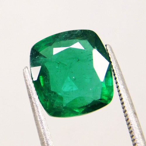 Certified 8.60 Ct Natural Cushion Shape Colombian Green Emerald loose Gemstone