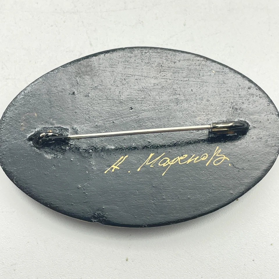 Russian Lacquer Brooch Lot Hand Painted Folk Art Floral and Fairy Tale Scene Pin - Image 3 of 4