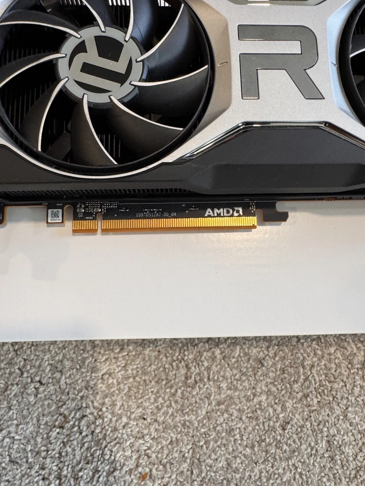 AMD Radeon RX 6700 XT Founders Edition Foto 4 de 4