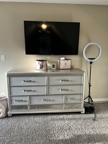 Beautiful Silver 3 Piece Bedroom Set - Picture 6 of 9