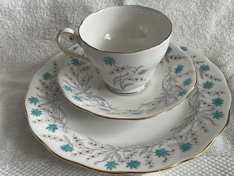 Royal Standard Trio Pattern “Charm” 1073 Teacup, Saucer, Lunch Plate Bone China