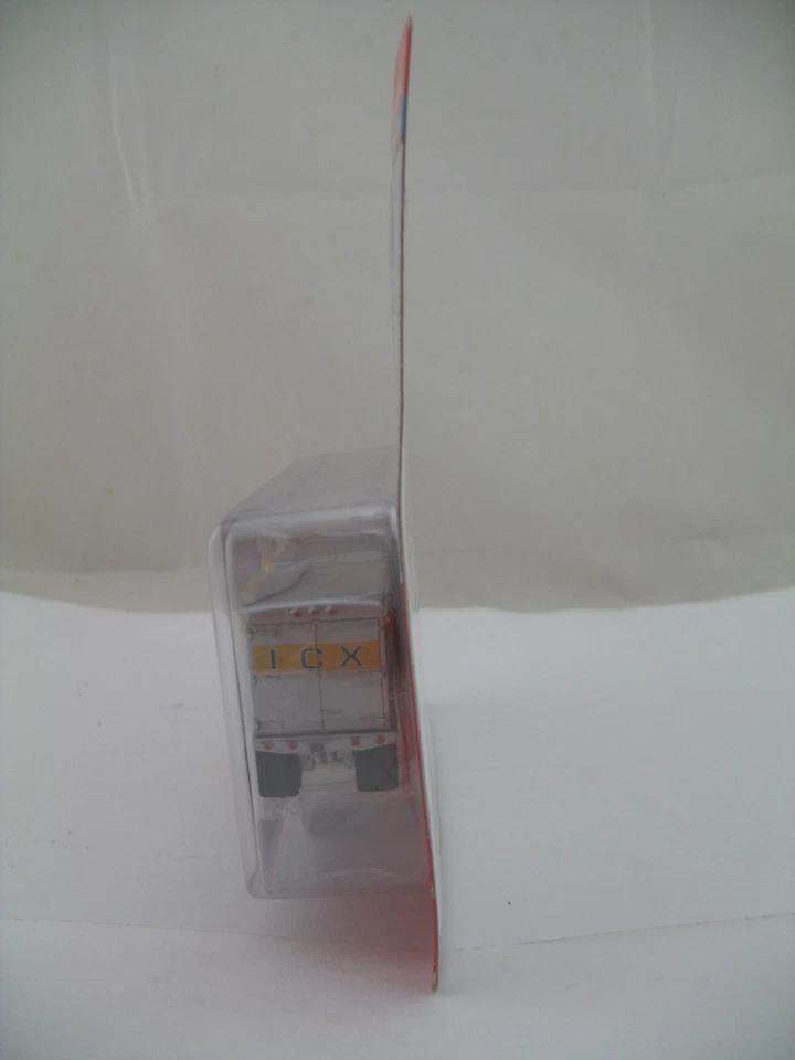 Mini Metals HO Model 31115: IH R-190 Tractor w/ 32’ Aerovan Trailer, ICX - Image 3 of 4