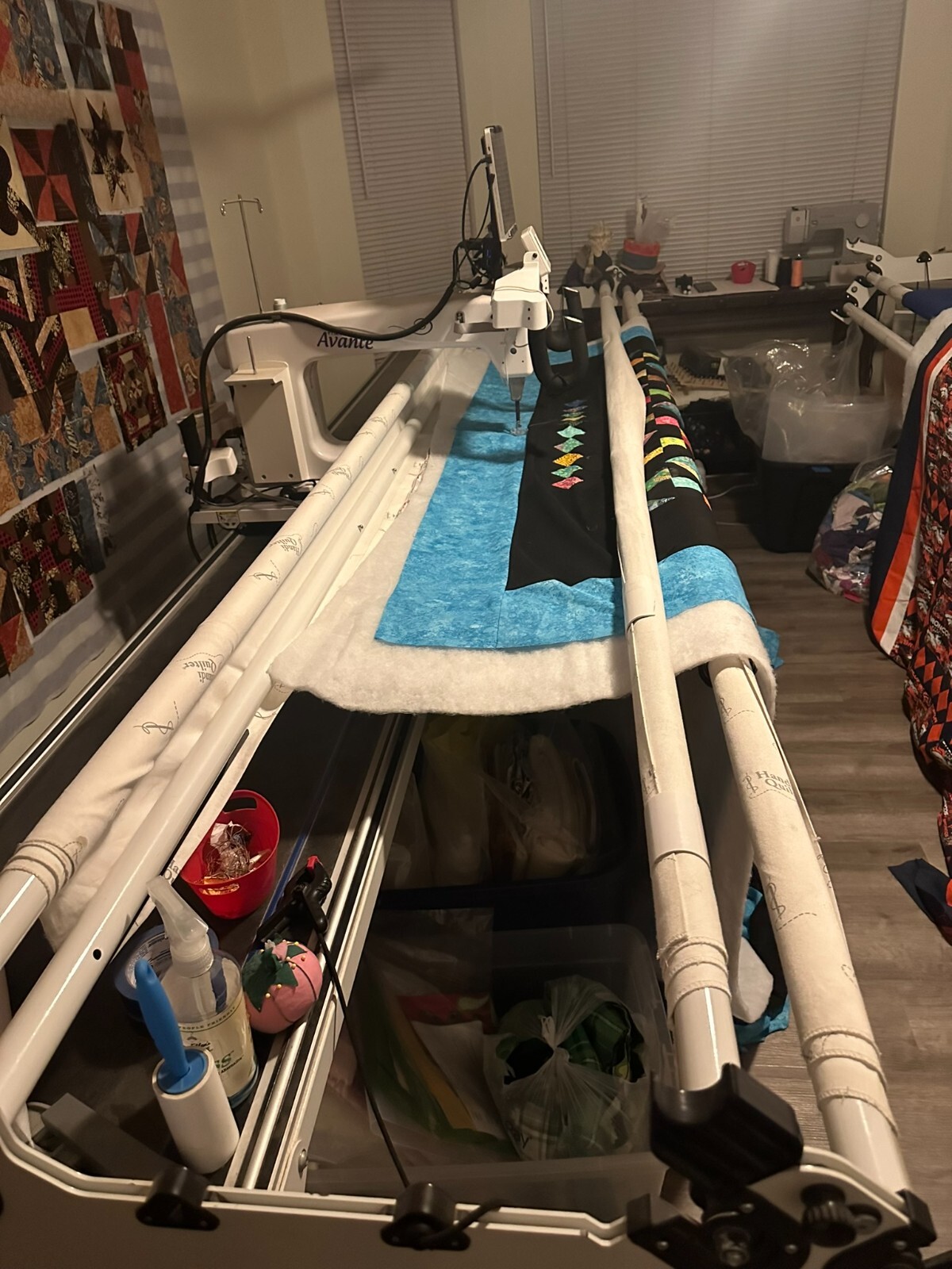 HQ Handi Quilter Avante 18 Longarm Quilting Machine + 12 FT Frame