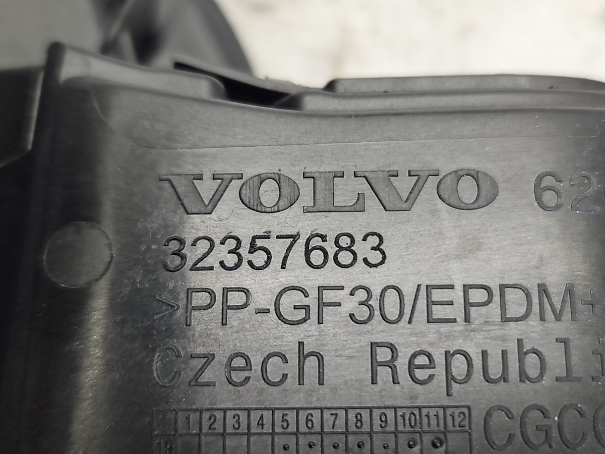 VOLVO XC40 Charging Port Door 32357683 OEM | eBay