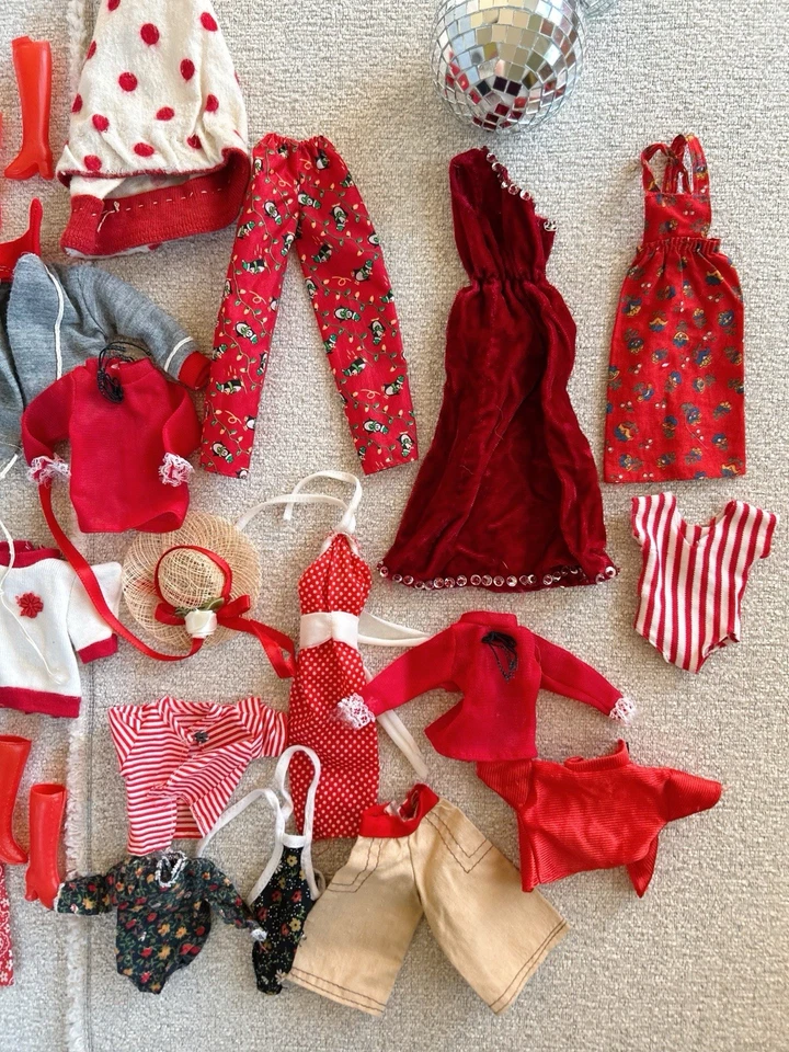Lote Ropa Barbie Vintage Años 60-Y2K Tonos Rojos 21 Piezas Varias Eras Foto 2 de 4
