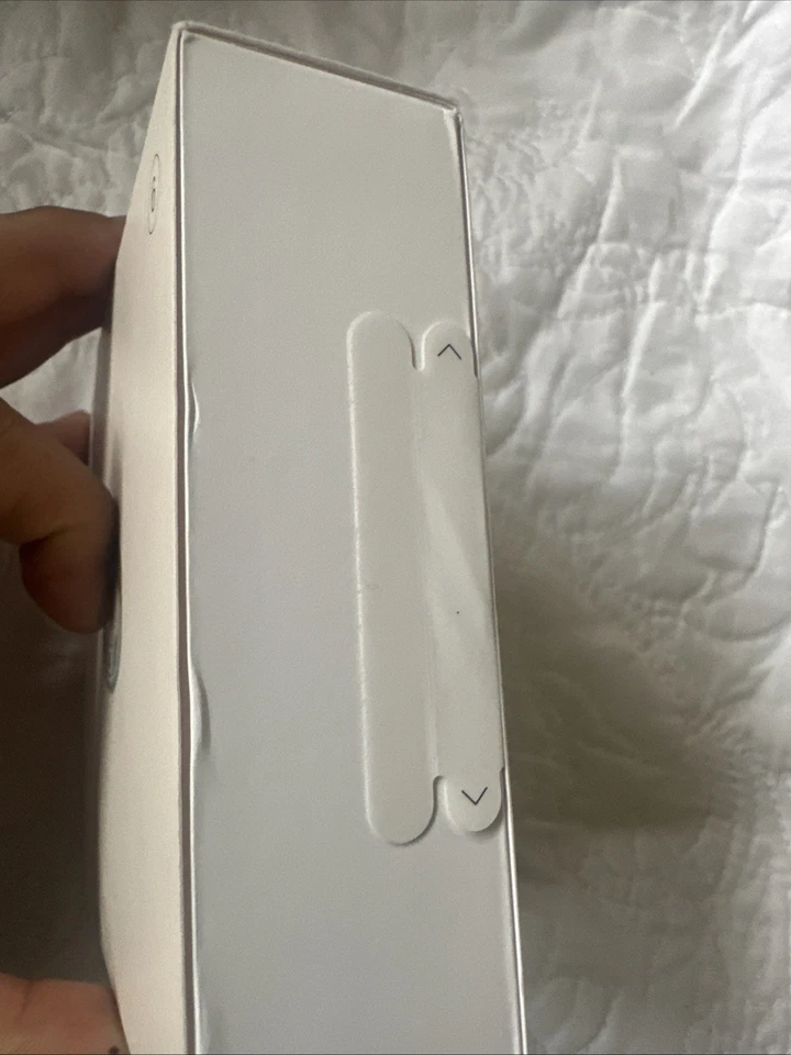 Genuine OURA Ring Gen 4 - GOLD - Size 6. New Sealed.Brand New Smart Ring - Image 2 of 4