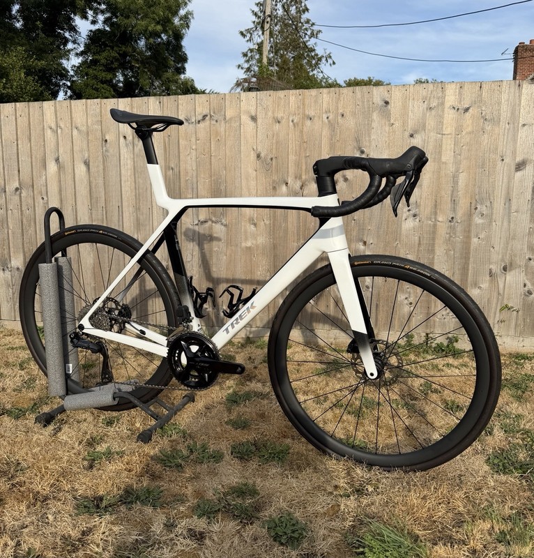 Trek Madone SL 6 Gen 8 Shimano 105 Di2, 2025 Carbon Road Bike - Large frame
