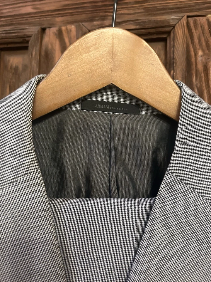 Armani Collezioni M Line Full 2 Piece Suit Light Gray Men  / Sz: 44 MSRP: 1,695$ - Image 3 of 4