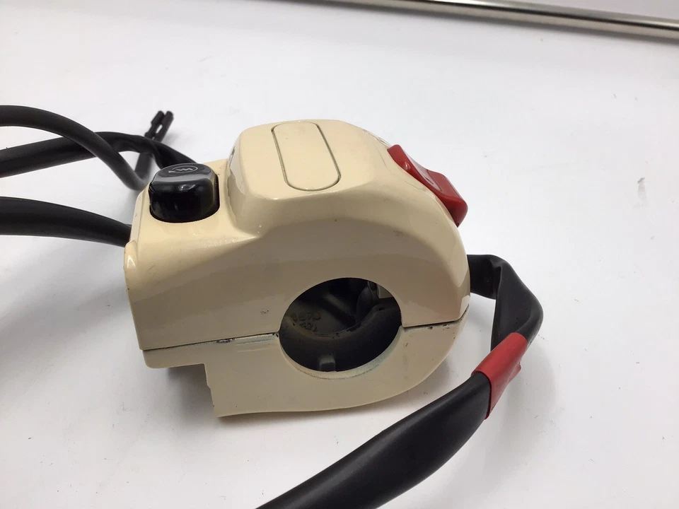 Interruptor de encendido de control derecho Vespa LXV150 OEM (2007-2016) Sienna Ivory Foto 3 de 4